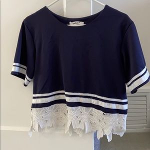 Sporty shirt with lace flowers